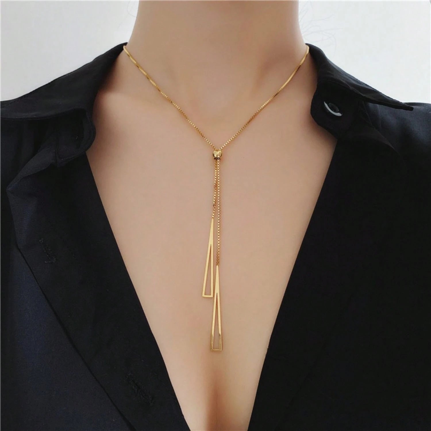 Colar Gravata Minimalista | Bella & Finna