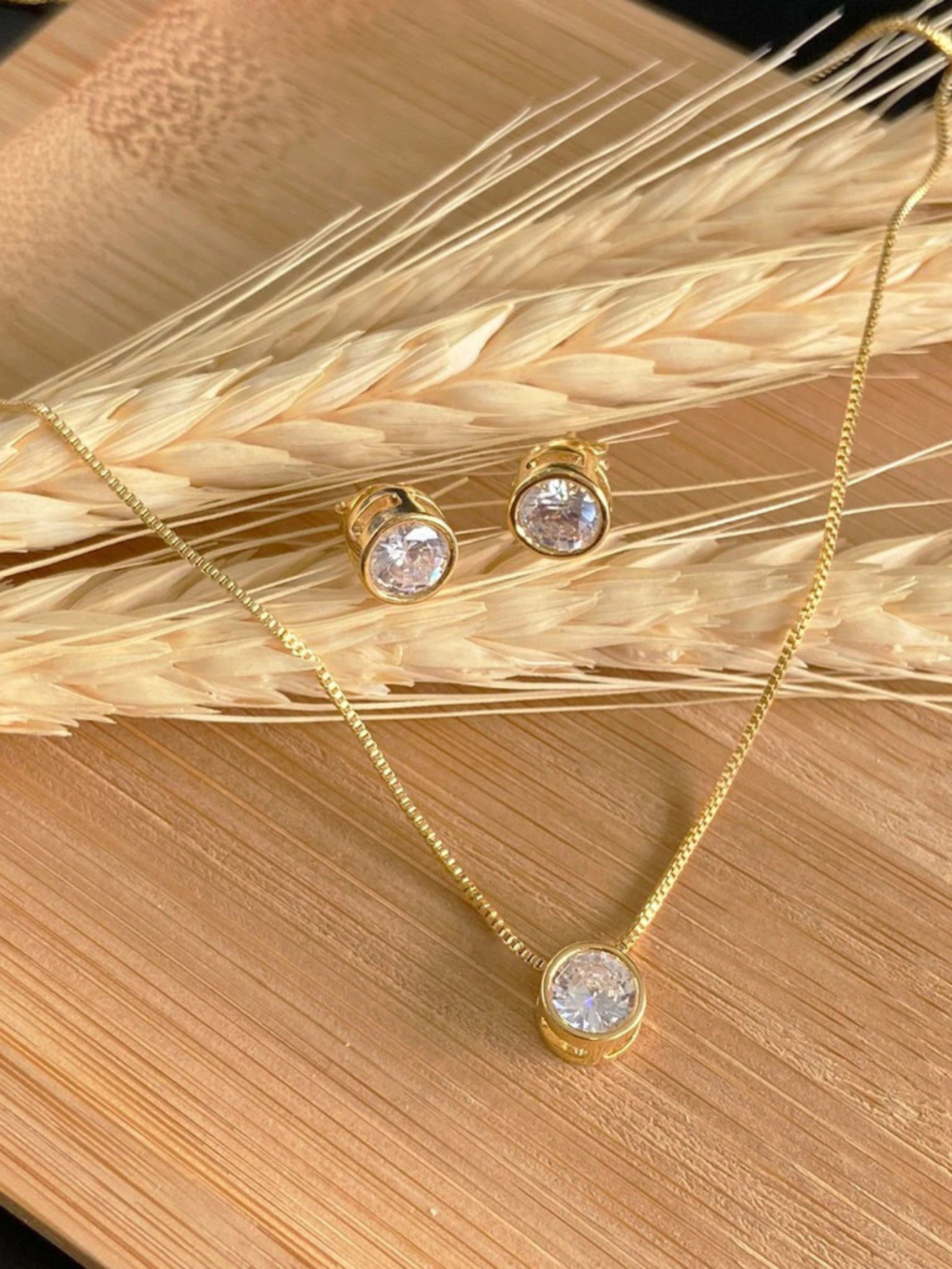 Conjunto de Colar e Brinco Ponto de Luz 02