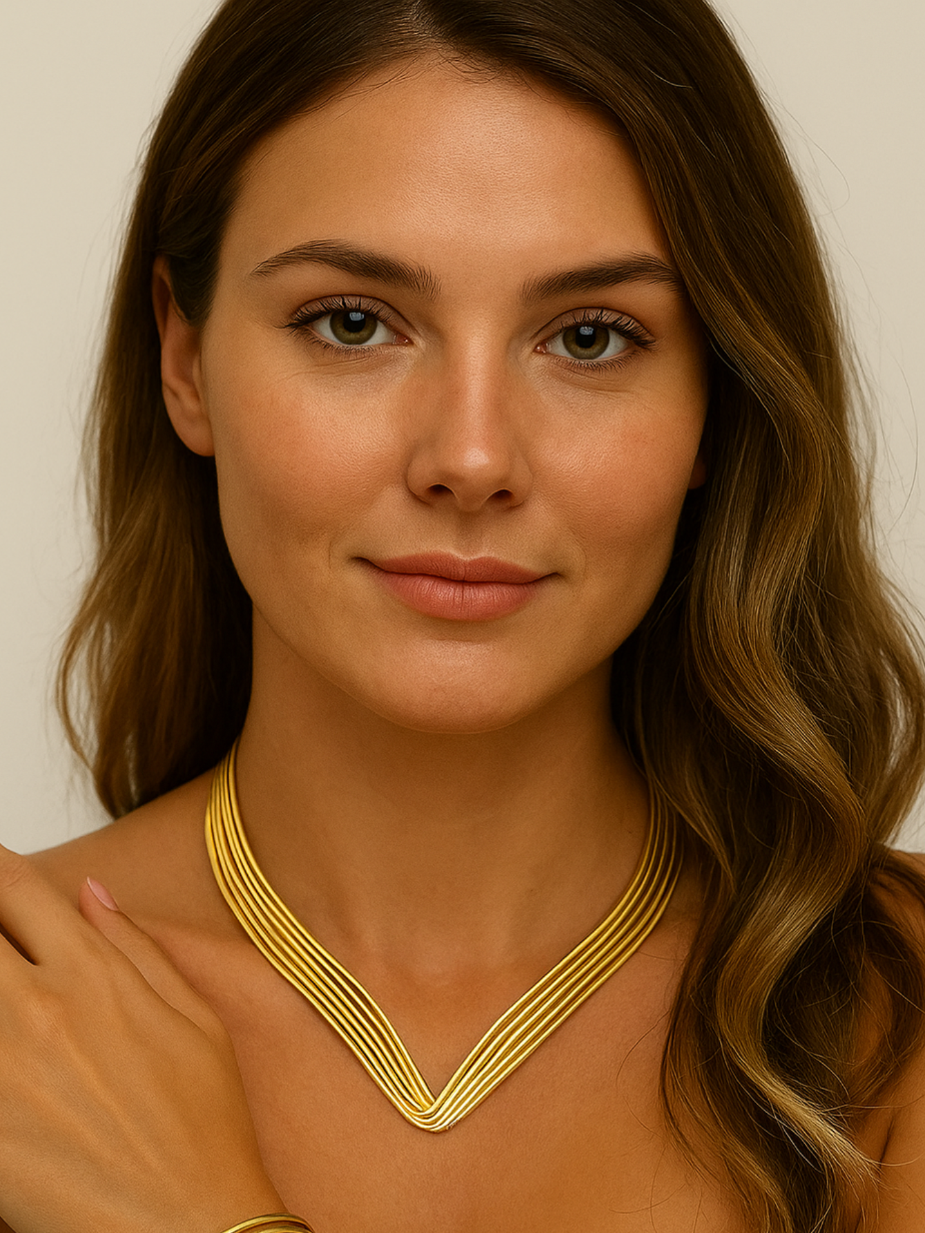 Choker Aro V com Brinco Liso Banhado a Ouro | Bella & Finna