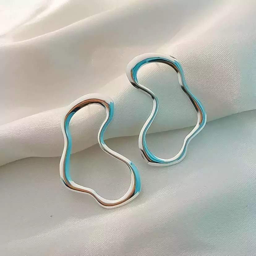 Brinco orgânico minimalista elegante-Dourado