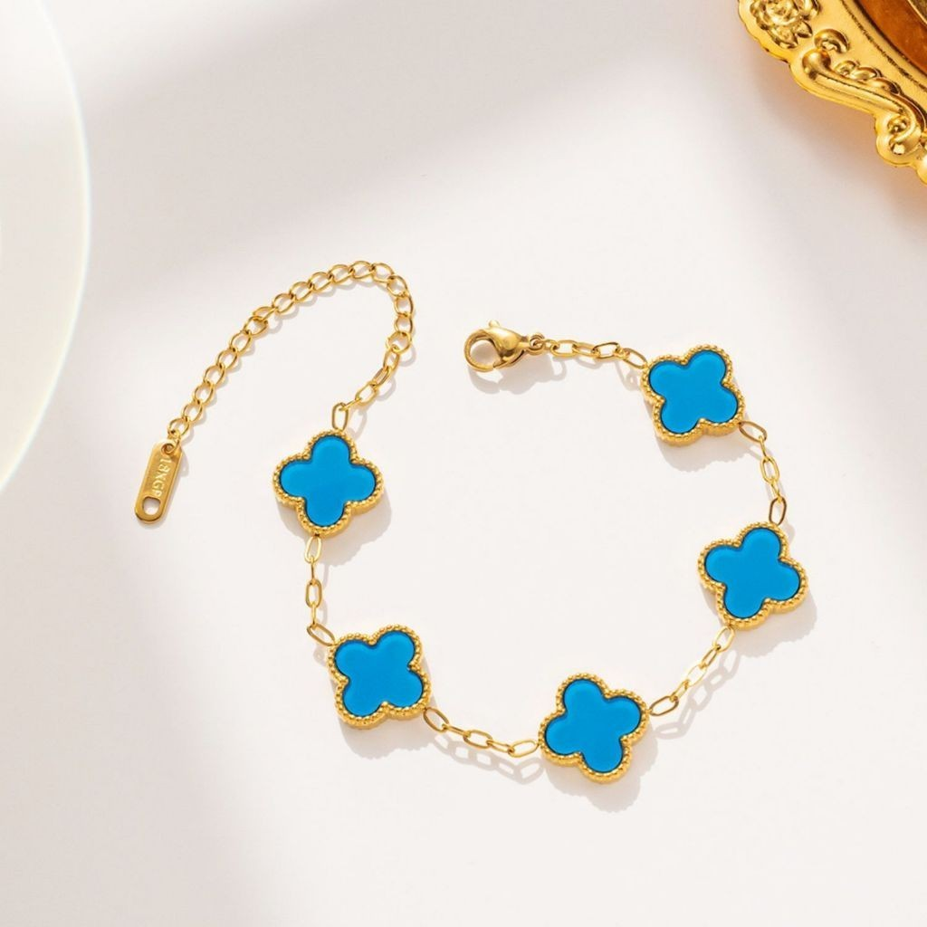 Pulseira trevo de quatro folhas com pérolas dupla face e cinco flores em aço titânio 18K que não desbota