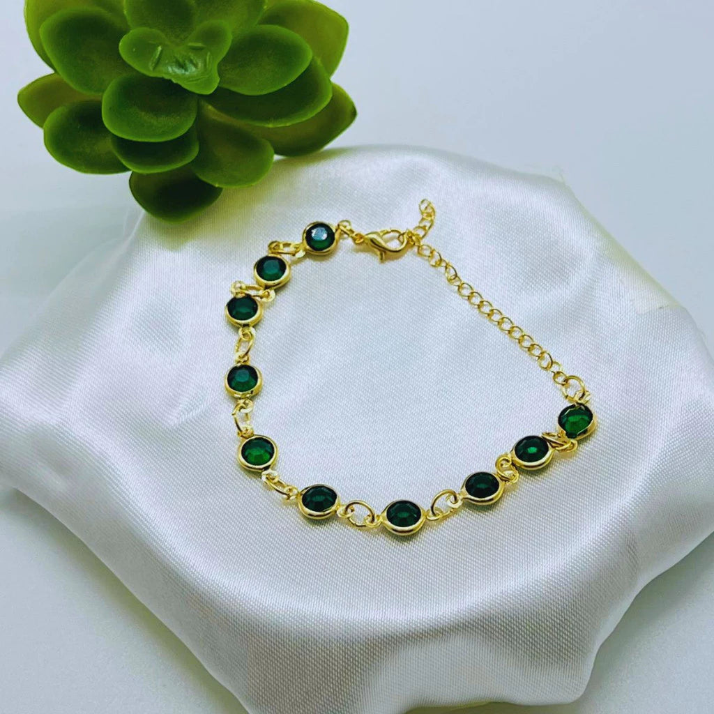 Pulseira com Pedra de Esmeralda Banhada a Ouro | Bella & Finna