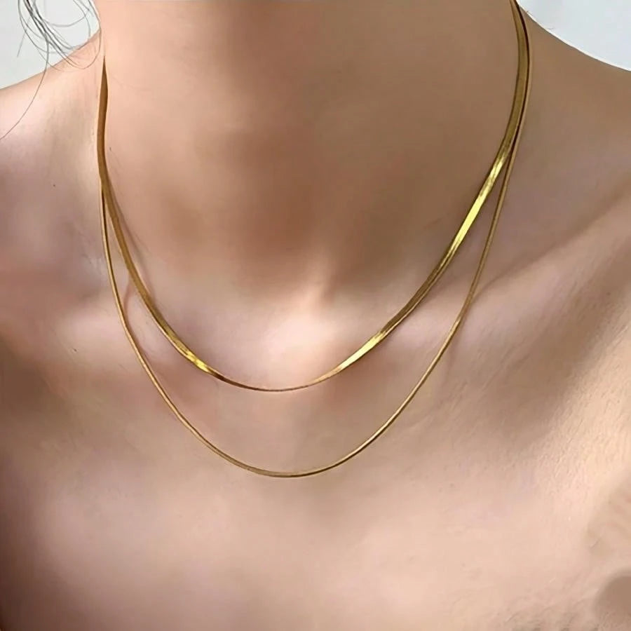 Colar Duplo Essential Gold de Aço Inoxidável | Bella & Finna