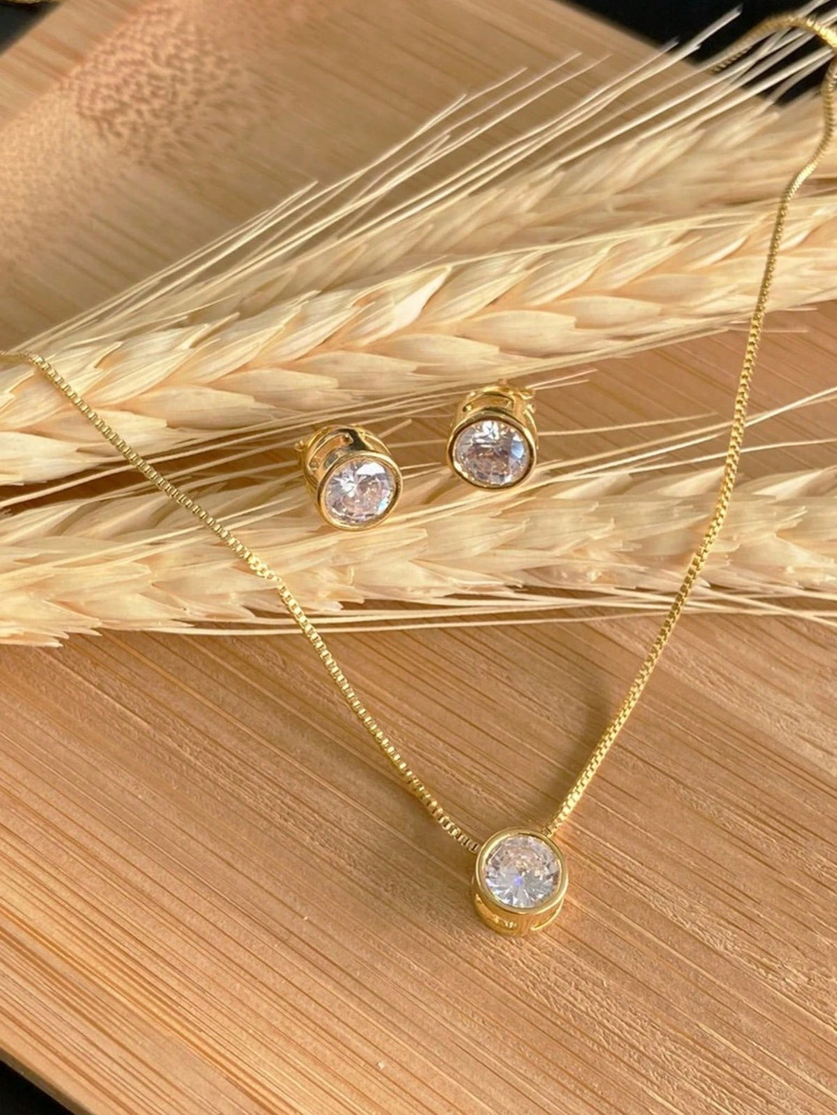 Conjunto  de Colar e Brinco Ponto de Luz | Bella & Finna