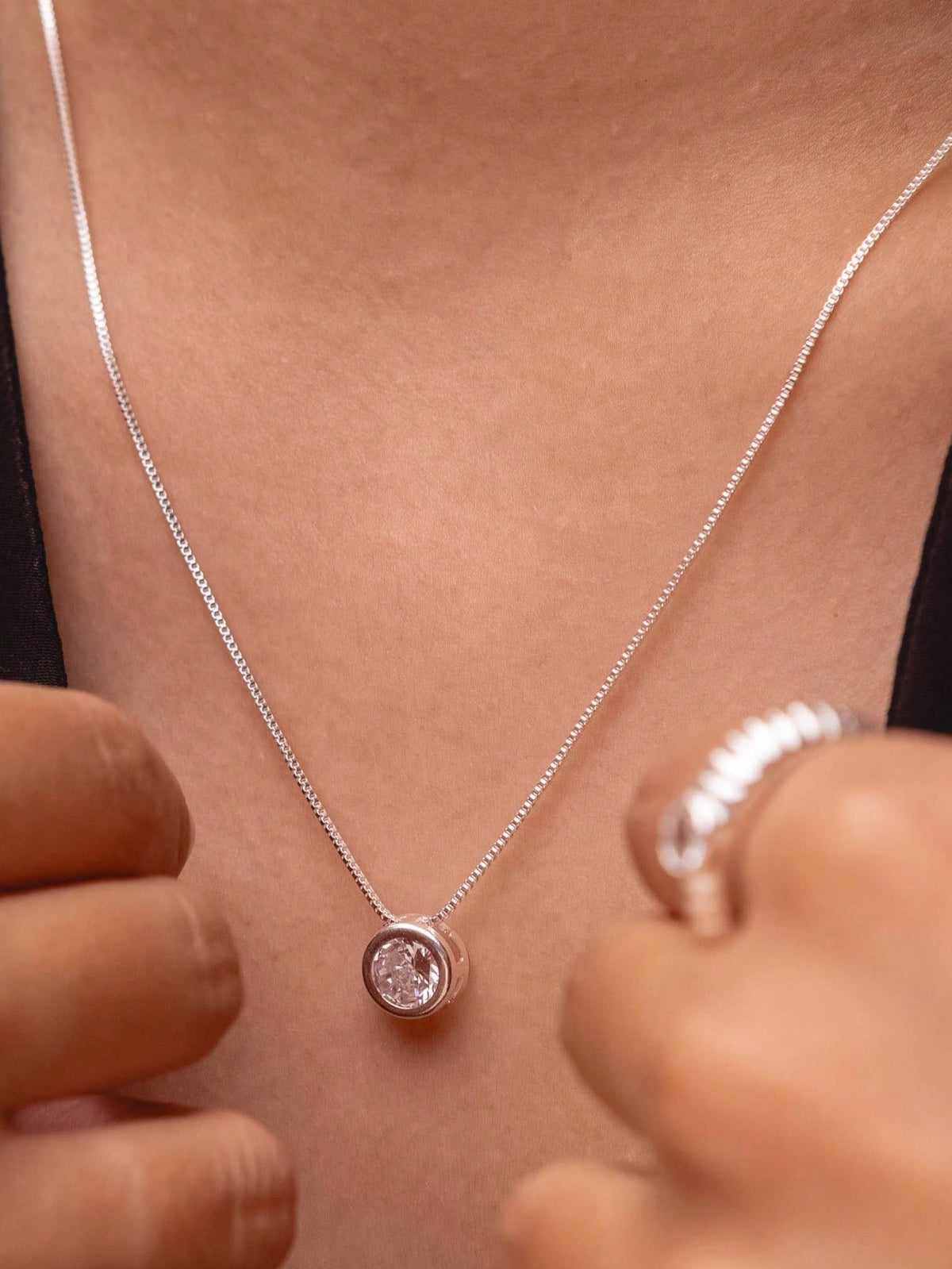 Conjunto Feminino De Colar e Brincos Ponto de Luz Banhado de prata 925 a Ouro 18k