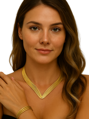 Choker Aro V com Brinco Liso Banhado a Ouro | Bella & Finna