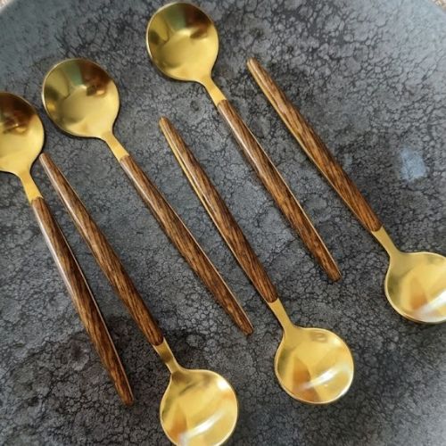 Kit 24 Peças de Talheres em Aço Inoxidável Dourado com Cabo  Madeira – Linha Concept