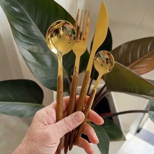 Kit 24 Peças de Talheres em Aço Inoxidável Dourado com Cabo  Madeira – Linha Concept