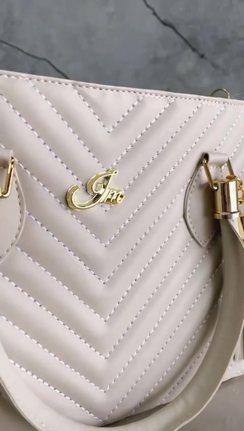 Bolsa Feminina Media Transversal e de Mão Bordado Matelassê