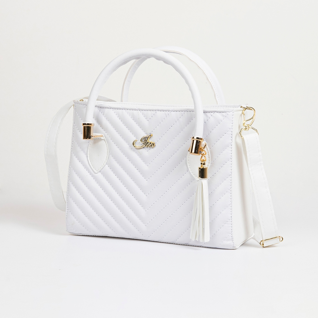 Bolsa  de Mão com Bordado Matelassê | Bella & Finna