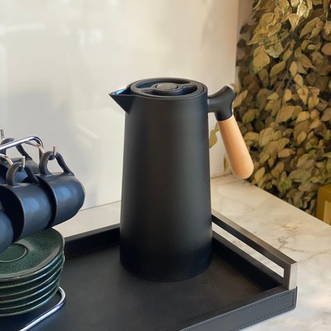 Garrafa Térmica Nórdica 1L – Café Quente e Mesa Posta Elegante | BellaeFinna