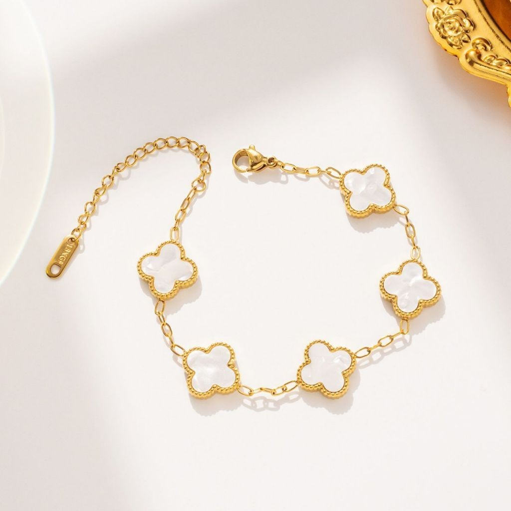 Pulseira trevo de quatro folhas com pérolas dupla face e cinco flores em aço titânio 18K que não desbota