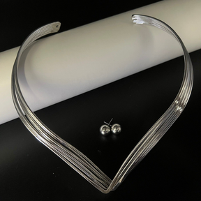 Choker Aro V com Brinco Liso Banhado a Ouro | Bella & Finna